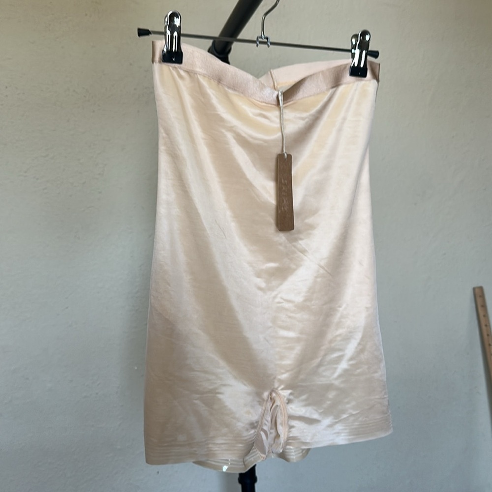 Skims Barely There Shaperwear High Waist Shortie‎ In Sand size M